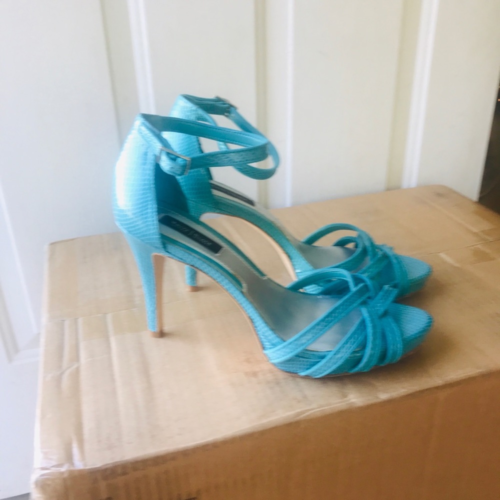 White House Black market Turquoise crocodile heels